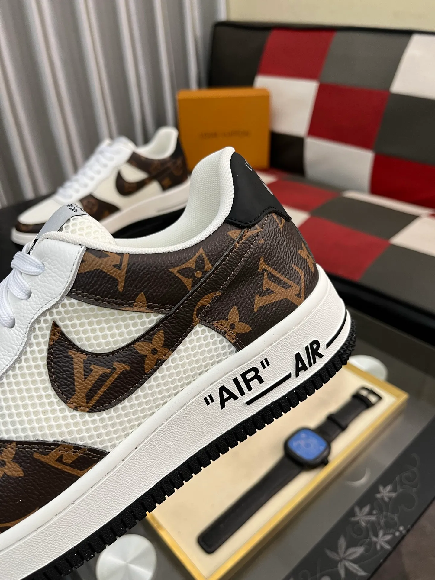 Men's shoes 💰440⌚️⌚️【LOUlS VUlTTON】Louis Vuitton ~ unique and casual style. LV counter purchasing 🏃casual shoes😍😍 are on sale at the men's counter at the same time. Italian imported brands select top-layer Italian cowhide. 🐑Sheepskin lining (refuses to discolor and grind feet) Sole: Original sole specially provided by the original factory 🎬Better in kind Code number: 38-443⃣️Color selection